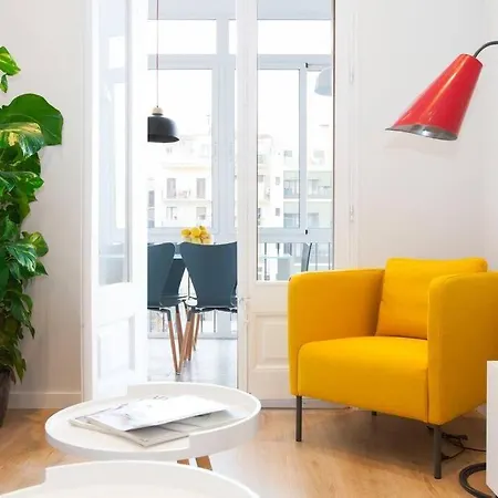 Apartment Perfectly Located 4-bed 4-bath In 2-1 *