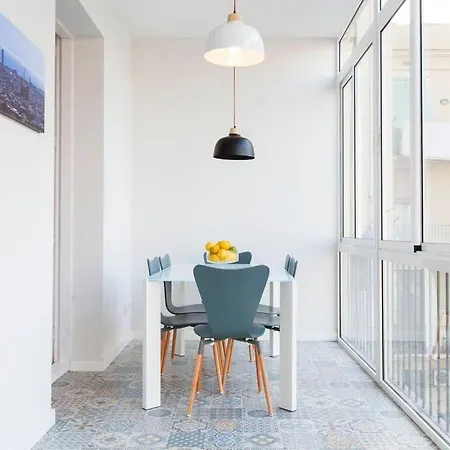 Perfectly Located 4-bed 4-bath In 2-1 * Barcelona