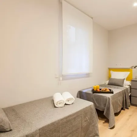 Perfectly Located 4-bed 4-bath In 2-1 Barcelona