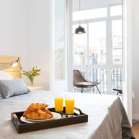 Apartment Perfectly Located 4-bed 4-bath In 2-1 *