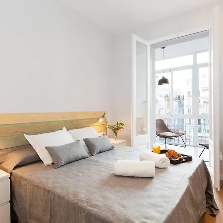 Perfectly Located 4-bed 4-bath In 2-1 Apartment