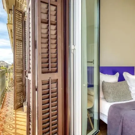 Perfectly Located 4-bed 4-bath In 2-1 Apartment