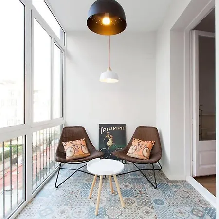Apartment Perfectly Located 4-bed 4-bath In 2-1 *