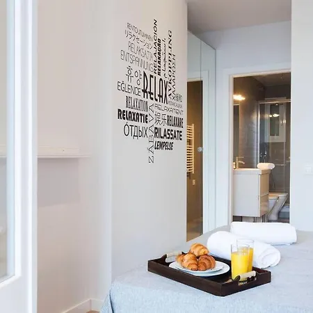 Apartment Perfectly Located 4-bed 4-bath In 2-1 *