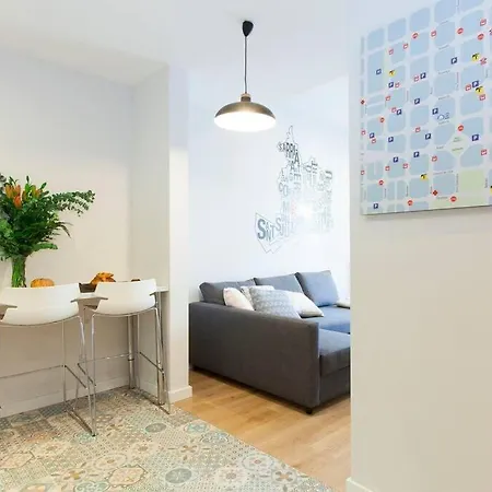 Perfectly Located 4-bed 4-bath In 2-1 Apartment