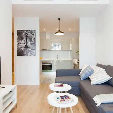 Apartment Perfectly Located 4-bed 4-bath In 2-1