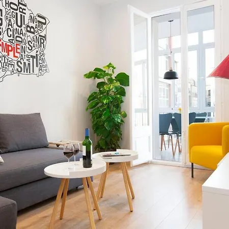Perfectly Located 4-bed 4-bath In 2-1 Apartment *